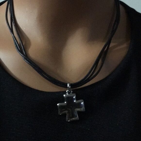 Chic SilverTone Equal-Armed Cross Pendant on Black Leather - Picture 3 of 9